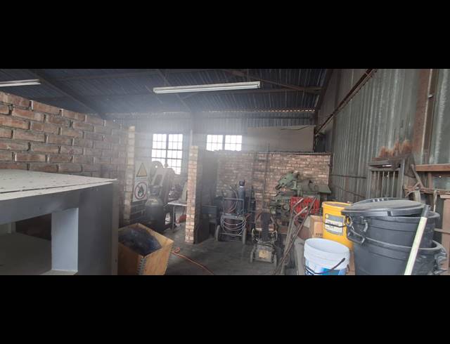 700M² WAREHOUSE FOR SALE IN MARIEVALE